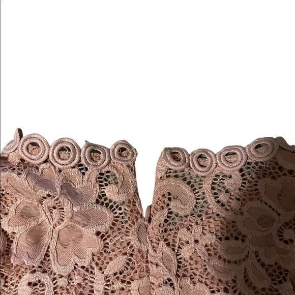 Ambiance brand Lace cold shoulder dress size‎ Medium - Picture 5 of 6